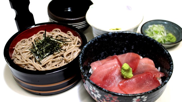 とろろそばと鮪漬け丼セット