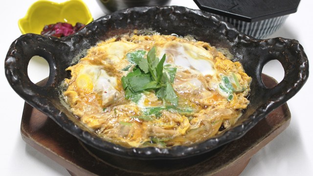 鶏肉の卵とじ定食