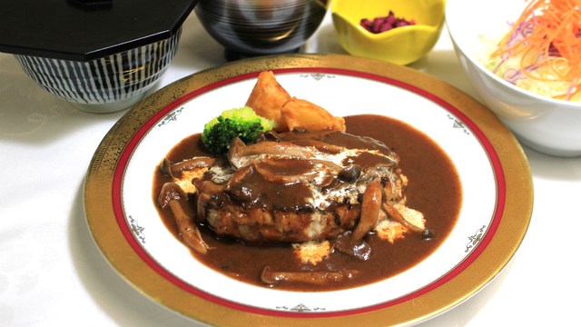 三元豚の手作りハンバーグ定食