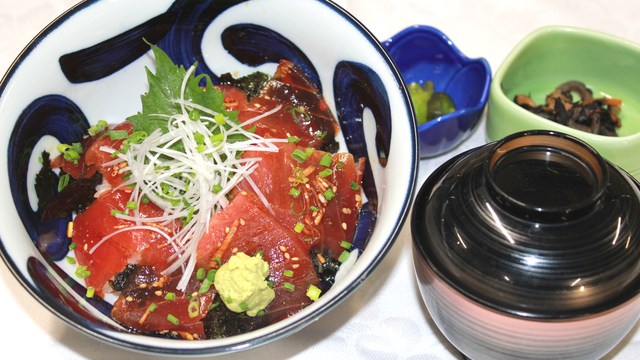 中華風まぐろ丼