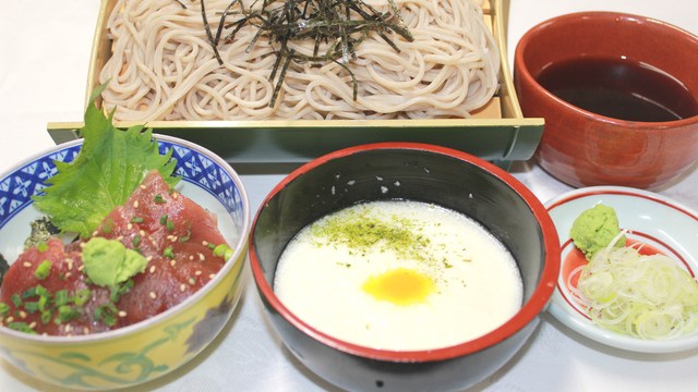 とろろそばと本日のミニ丼セット