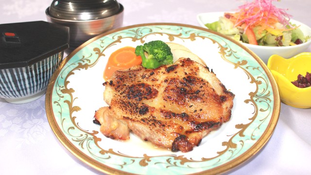 鶏もも肉の味噌焼き定食