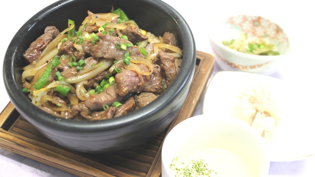 牛焼肉石焼きチャーハン