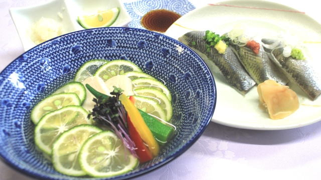 大分県産かぼす香る冷やしうどんと千葉県産いわし握りセット